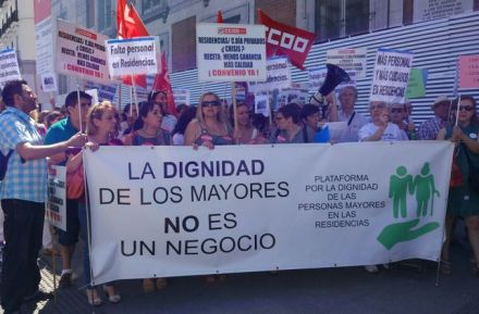 Concentracion-protestando-condiciones-residencias-Gobierno_EDIIMA20170721_0421_19